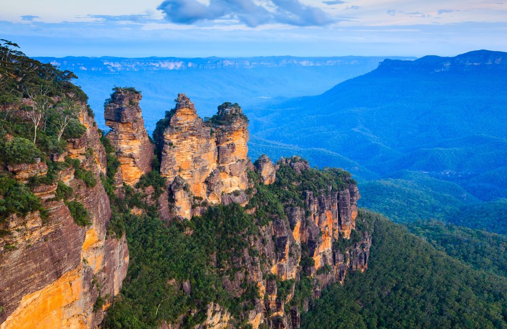 one of the best day trips from sydney is to the blue mountains